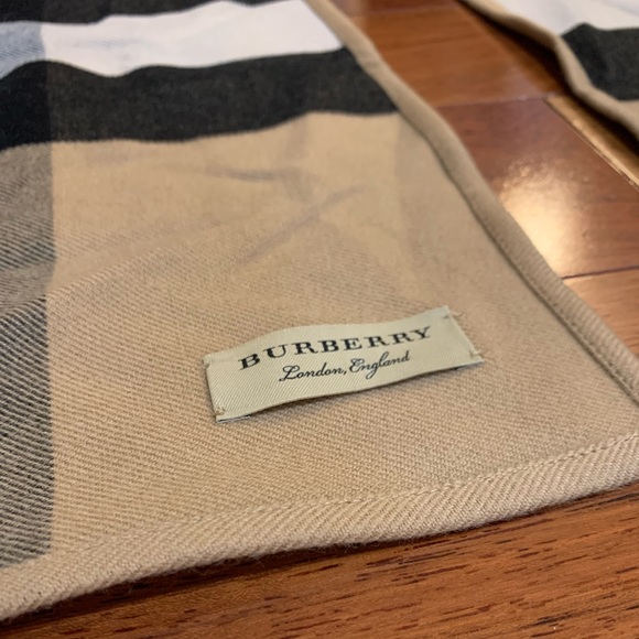 BNWT Authentic Burberry Charlotte Reversible Wool Cape Camel - Picture 2 of 11